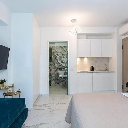 Appartement Deux Paradis, A Beachfront Retreat, By Thinkvilla Rethimnon