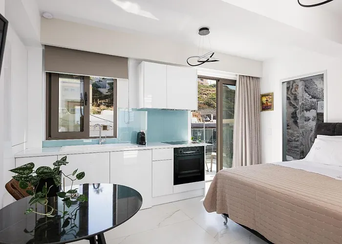 Appartamento Deux Paradis, A Beachfront Retreat, By Thinkvilla Rethymno