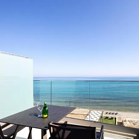 Deux Paradis, A Beachfront Retreat, By Thinkvilla Lägenhet *