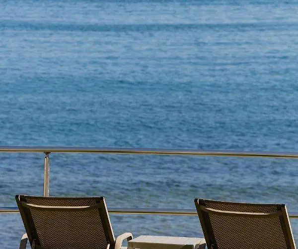 Deux Paradis, A Beachfront Retreat, By Thinkvilla Διαμέρισμα