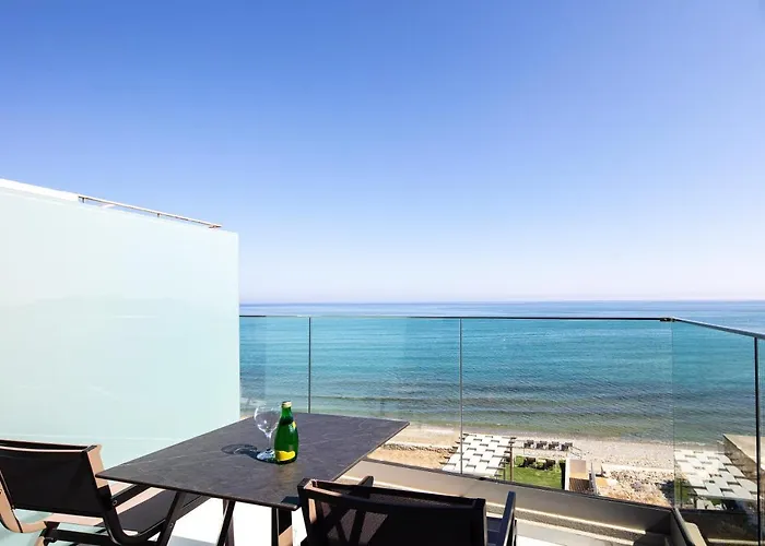 Deux Paradis, A Beachfront Retreat, By Thinkvilla Apartment *